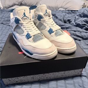 Air Jordan 4 Retro Military Blue